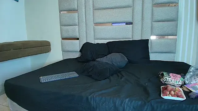 LittlePeach_ — Spt on pussy