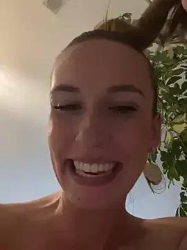 lola_tentatiion on StripChat 