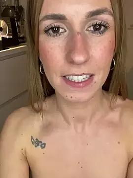 lola_tentatiion on StripChat 