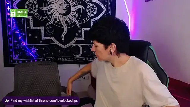 Freechat lovelockedlips on StripChat