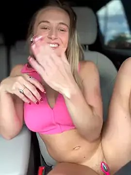 Freechat lunagirl13 on StripChat