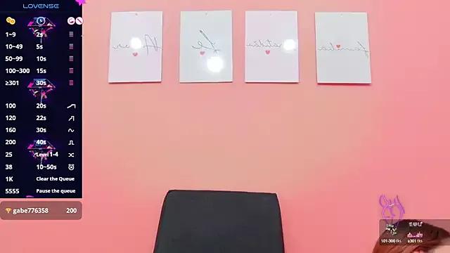 Freechat mamaneedsfun on StripChat