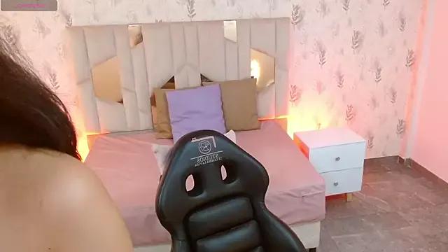 Freechat MARIANA_TAY1 on StripChat