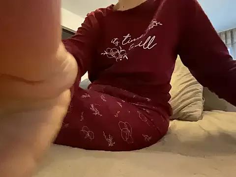 Marilou1983 on StripChat 