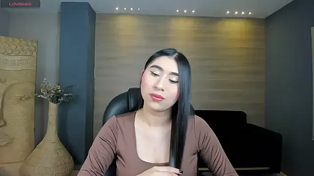 MayaMoretti_ — Cameltoe + Flash Pussy