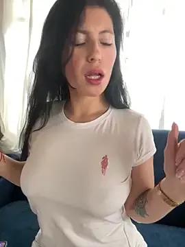 Mia_salinass on StripChat