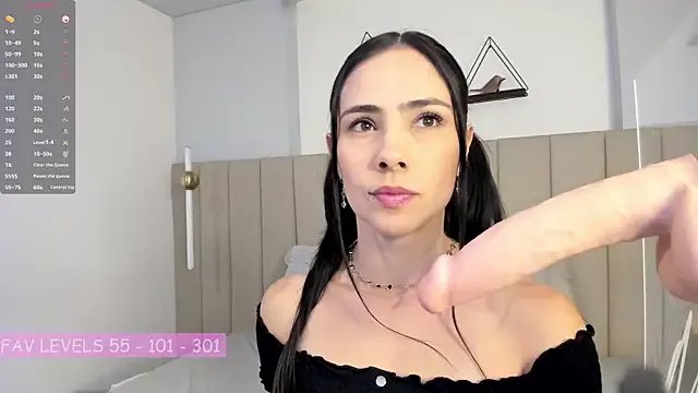 miamonroee_ on StripChat 