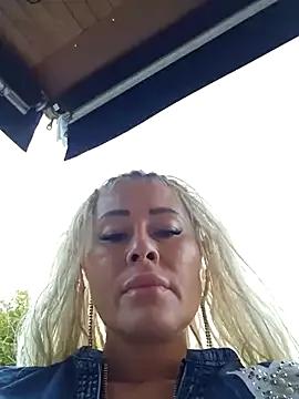 Freechat MILFBARBY on StripChat