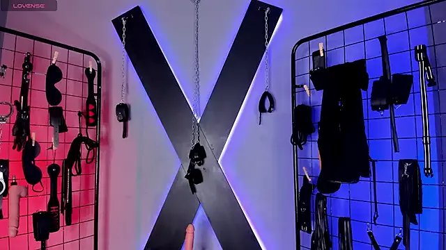 MissKara_Ariana_bdsm on StripChat 