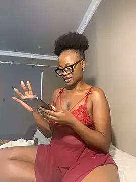 Moonzy77 on StripChat 