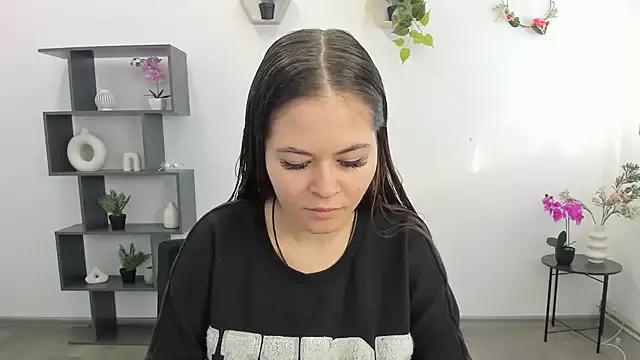 NicoleColly on StripChat 