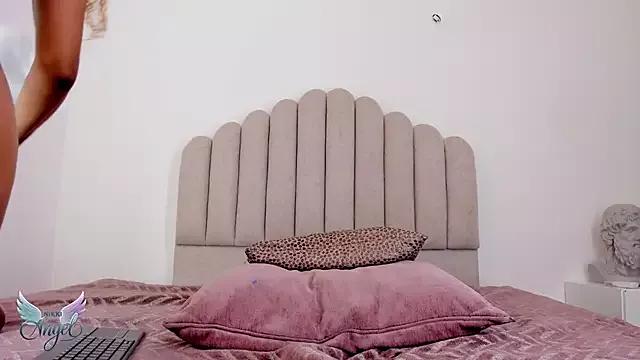 Nikki_Angel_ on StripChat 