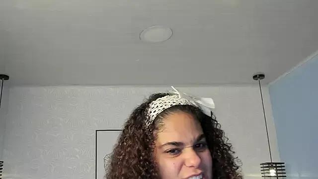 Freechat ninna_curly on StripChat