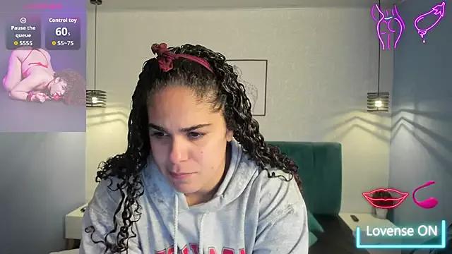 Freechat ninna_curly on StripChat