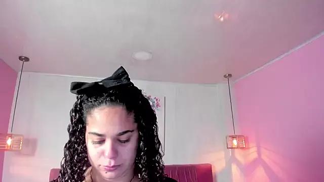 Freechat ninna_curly on StripChat