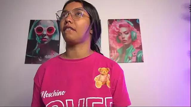 Freechat pocahotass_11 on StripChat