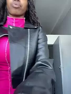 Queen-Boobylicious on StripChat 