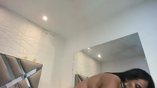 Freechat raquell_moore on StripChat