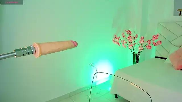 raven_blackk on StripChat