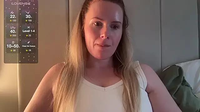 redheadrosie69 on StripChat 