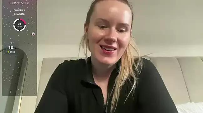 redheadrosie69 on StripChat 