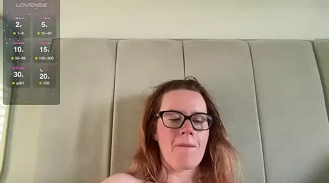 redheadrosie69 on StripChat 