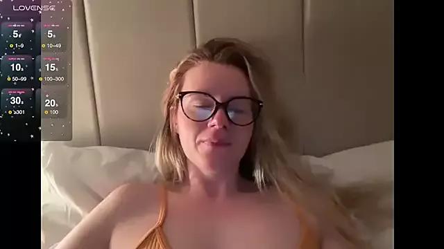 redheadrosie69 on StripChat 