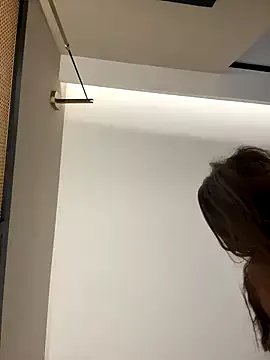 Freechat redrose520 on StripChat