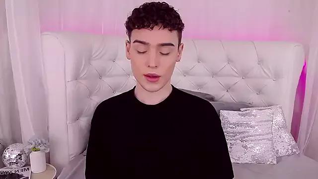 RobbyCharming on StripChat 