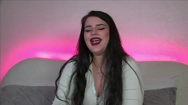 SaraOswald on StripChat 