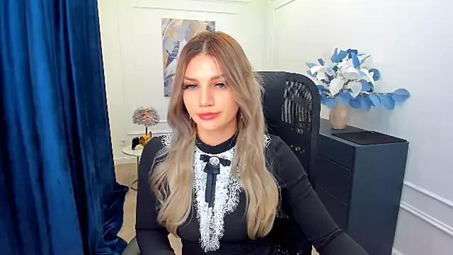 SelenaeMoore on StripChat 