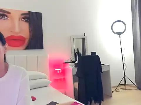 Freechat simonacavali on StripChat