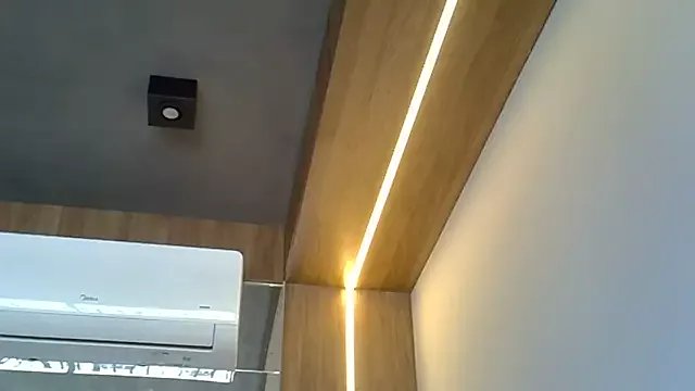 Freechat SkinnyKitten on StripChat