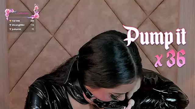 SoffiQueen on StripChat 