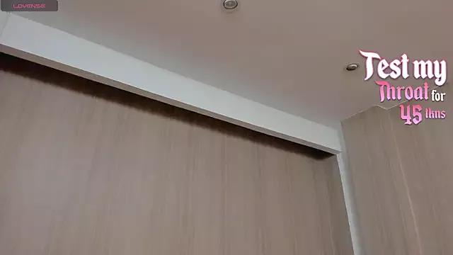 SoffiQueen on StripChat 