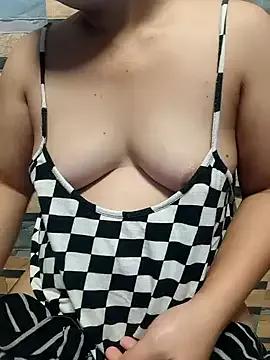 Freechat squirtshantal on StripChat