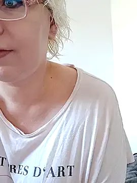 Freechat VikaKing on StripChat