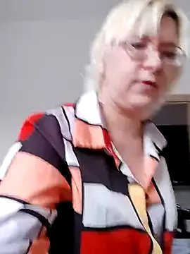 Freechat VikaKing on StripChat