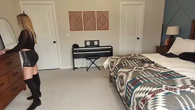 xxyourgirlblair on StripChat 