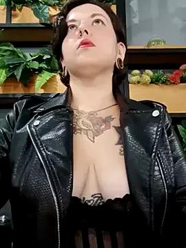Y8ur_F8ck1ng_Queen on StripChat 