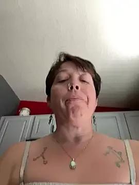 YogaHottie76 on StripChat 
