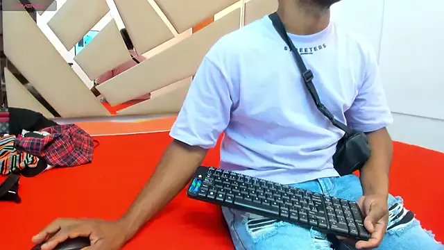 Freechat you_and_i9 on StripChat